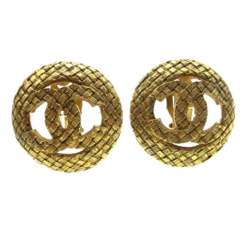 authenticity guaranteed Chanel Button Motif Earrings Quilted Gold-plated Clip-On